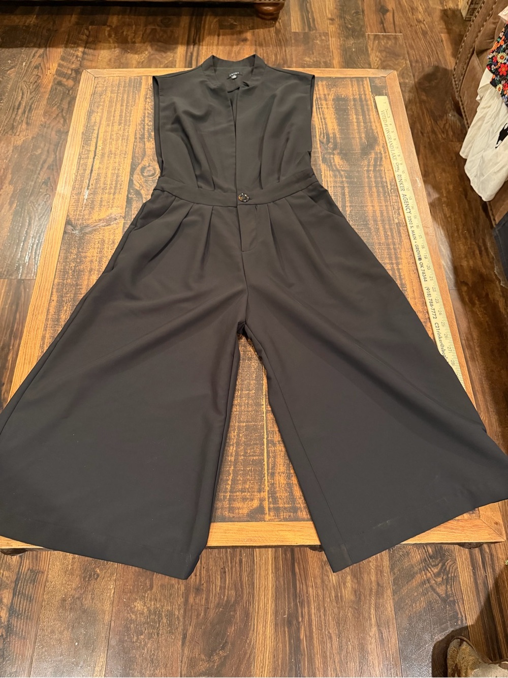 Entry Black Sleeveless Wide-Leg Jumpsuit with High Neck